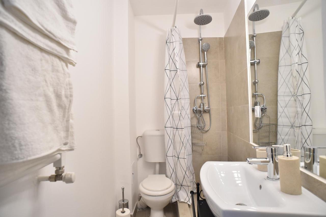 Heights Accommodation City Center Bukares Bagian luar foto
