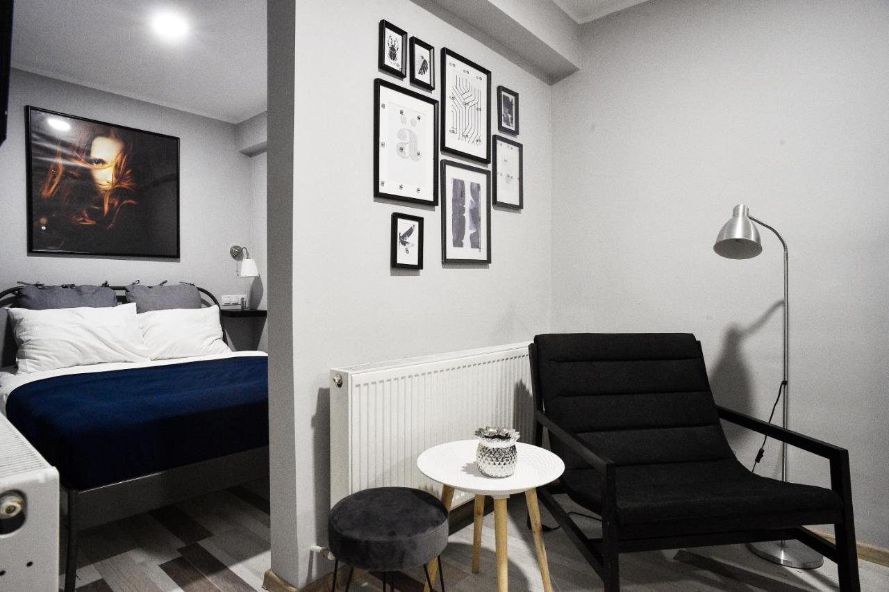 Heights Accommodation City Center Bukares Bagian luar foto