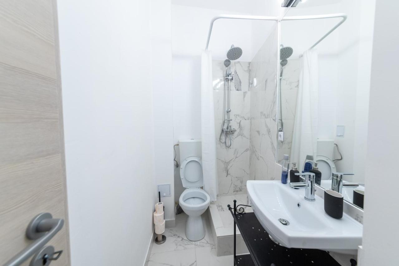 Heights Accommodation City Center Bukares Bagian luar foto